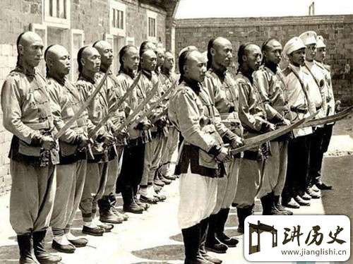 如果西方没入侵清朝能统治中国多少年?