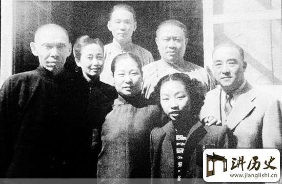 青帮老大杜月笙五个老婆、十个子女今何在?