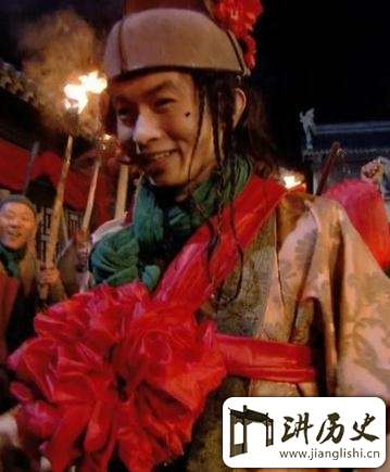 小说水浒传中小霸王周通在挨揍前为何最亢奋?