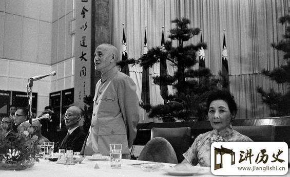 蒋介石败走大陆后干了什么事使他在台湾站稳脚跟