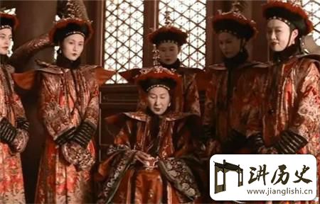 <rb>溥</rb><rt>pǔ</rt><rb>仪</rb><rt>yí</rt><rb>的</rb><rt>de</rt><rb>挨</rb><rt>āi</rt><rb>饿</rb><rt>è</rt><rb>挨</rb><rt>āi</rt><rb>打</rb><rt>dǎ</rt><rb>童</rb><rt>tóng</rt><rb>年</rb><rt>nián</rt><rb>还</rb><rt>hái</rt><rb>不</rb><rt>bú</rt><rb>如</rb><rt>rú</rt><rb>一</rb><rt>yī</rt><rb>个</rb><rt>gè</rt><rb>平</rb><rt>píng</rt><rb>民</rb><rt>mín</rt><rb>子</rb><rt>zǐ</rt><rb>弟</rb><rt>dì</rt>