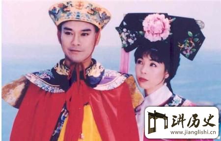 <rb>乾</rb><rt>qián</rt><rb>隆</rb><rt>lóng</rt><rb>南</rb><rt>nán</rt><rb>巡</rb><rt>xún</rt><rb>时</rb><rt>shí</rt><rb>为</rb><rt>wéi</rt><rb>何</rb><rt>hé</rt><rb>官</rb><rt>guān</rt><rb>员</rb><rt>yuán</rt><rb>要</rb><rt>yào</rt><rb>准</rb><rt>zhǔn</rt><rb>备</rb><rt>bèi</rt><rb>成</rb><rt>chéng</rt><rb>千</rb><rt>qiān</rt><rb>上</rb><rt>shàng</rt><rb>万</rb><rt>wàn</rt><rb>盆</rb><rt>pén</rt><rb>盂</rb><rt>yú</rt>?