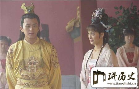 <rb>揭</rb><rt>jiē</rt><rb>唐</rb><rt>táng</rt><rb>僖</rb><rt>xī</rt><rb>宗</rb><rt>zōng</rt><rb>流</rb><rt>liú</rt><rb>亡</rb><rt>wáng</rt><rb>生</rb><rt>shēng</rt><rb>活</rb><rt>huó</rt>:<rb>被</rb><rt>bèi</rt><rb>宦</rb><rt>huàn</rt><rb>官</rb><rt>guān</rt><rb>拥</rb><rt>yōng</rt><rb>立</rb><rt>lì</rt><rb>甚</rb><rt>shèn</rt><rb>至</rb><rt>zhì</rt><rb>靠</rb><rt>kào</rt><rb>宦</rb><rt>huàn</rt><rb>官</rb><rt>guān</rt><rb>保</rb><rt>bǎo</rt><rb>驾</rb><rt>jià</rt>