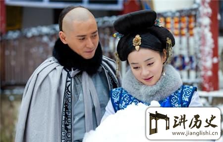 <rb>多</rb><rt>duō</rt><rb>尔</rb><rt>ěr</rt><rb>衮</rb><rt>gǔn</rt><rb>不</rb><rt>bú</rt><rb>仅</rb><rt>jǐn</rt><rb>战</rb><rt>zhàn</rt><rb>功</rb><rt>gōng</rt><rb>卓</rb><rt>zhuó</rt><rb>著</rb><rt>zhe</rt><rb>拍</rb><rt>pāi</rt><rb>马</rb><rt>mǎ</rt><rb>屁</rb><rt>pì</rt><rb>的</rb><rt>de</rt><rb>本</rb><rt>běn</rt><rb>事</rb><rt>shì</rt><rb>也</rb><rt>yě</rt><rb>一</rb><rt>yī</rt><rb>流</rb><rt>liú</rt>