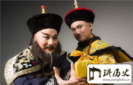 <rb>和</rb><rt>hé</rt><rb>珅</rb><rt>shēn</rt><rb>是</rb><rt>shì</rt><rb>天</rb><rt>tiān</rt><rb>下</rb><rt>xià</rt><rb>第</rb><rt>dì</rt><rb>一</rb><rt>yī</rt><rb>贪</rb><rt>tān</rt><rb>官</rb><rt>guān</rt><rb>也</rb><rt>yě</rt><rb>是</rb><rt>shì</rt><rb>天</rb><rt>tiān</rt><rb>下</rb><rt>xià</rt><rb>第</rb><rt>dì</rt><rb>一</rb><rt>yī</rt><rb>痴</rb><rt>chī</rt><rb>情</rb><rt>qíng</rt><rb>男</rb><rt>nán</rt><rb>子</rb><rt>zǐ</rt>