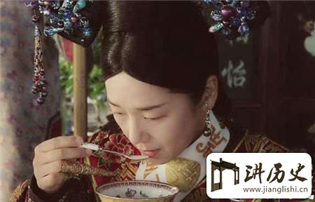 <rb>解</rb><rt>jiě</rt><rb>密</rb><rt>mì</rt><rb>慈</rb><rt>cí</rt><rb>禧</rb><rt>xǐ</rt><rb>美</rb><rt>měi</rt><rb>容</rb><rt>róng</rt><rb>的</rb><rt>de</rt><rb>秘</rb><rt>mì</rt><rb>密</rb><rt>mì</rt>:<rb>化</rb><rt>huà</rt><rb>妆</rb><rt>zhuāng</rt><rb>品</rb><rt>pǐn</rt><rb>中</rb><rt>zhōng</rt><rb>竟</rb><rt>jìng</rt><rb>含</rb><rt>hán</rt><rb>动</rb><rt>dòng</rt><rb>物</rb><rt>wù</rt><rb>粪</rb><rt>fèn</rt><rb>便</rb><rt>biàn</rt>