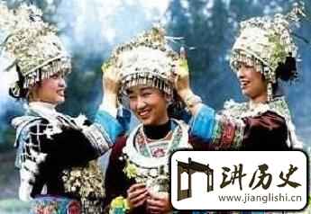 壮族女子为何喜爱佩戴银饰男子又为何喜爱纹身