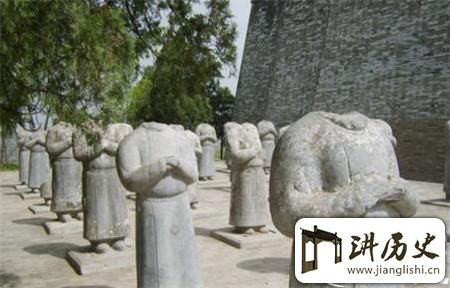 <rb>揭</rb><rt>jiē</rt><rb>秘</rb><rt>mì</rt><rb>武</rb><rt>wǔ</rt><rb>则</rb><rt>zé</rt><rb>天</rb><rt>tiān</rt><rb>乾</rb><rt>qián</rt><rb>陵</rb><rt>líng</rt><rb>无</rb><rt>wú</rt><rb>坚</rb><rt>jiān</rt><rb>不</rb><rt>bú</rt><rb>摧</rb><rt>cuī</rt><rb>守</rb><rt>shǒu</rt><rb>陵</rb><rt>líng</rt><rb>石</rb><rt>shí</rt><rb>像</rb><rt>xiàng</rt><rb>竟</rb><rt>jìng</rt><rb>无</rb><rt>wú</rt><rb>头</rb><rt>tóu</rt>!