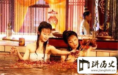 <rb>揭</rb><rt>jiē</rt><rb>秘</rb><rt>mì</rt>:<rb>清</rb><rt>qīng</rt><rb>朝</rb><rt>cháo</rt><rb>后</rb><rt>hòu</rt><rb>宫</rb><rt>gōng</rt><rb>皇</rb><rt>huáng</rt><rb>后</rb><rt>hòu</rt><rb>妃</rb><rt>fēi</rt><rb>嫔</rb><rt>pín</rt><rb>等</rb><rt>děng</rt><rb>人</rb><rt>rén</rt><rb>年</rb><rt>nián</rt><rb>薪</rb><rt>xīn</rt><rb>有</rb><rt>yǒu</rt><rb>多</rb><rt>duō</rt><rb>少</rb><rt>shǎo</rt>?
