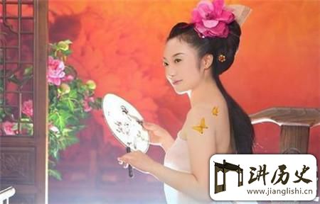 <rb>揭</rb><rt>jiē</rt><rb>秘</rb><rt>mì</rt>:<rb>清</rb><rt>qīng</rt><rb>朝</rb><rt>cháo</rt><rb>后</rb><rt>hòu</rt><rb>宫</rb><rt>gōng</rt><rb>皇</rb><rt>huáng</rt><rb>后</rb><rt>hòu</rt><rb>妃</rb><rt>fēi</rt><rb>嫔</rb><rt>pín</rt><rb>等</rb><rt>děng</rt><rb>人</rb><rt>rén</rt><rb>年</rb><rt>nián</rt><rb>薪</rb><rt>xīn</rt><rb>有</rb><rt>yǒu</rt><rb>多</rb><rt>duō</rt><rb>少</rb><rt>shǎo</rt>?