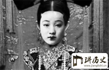 <rb>珍</rb><rt>zhēn</rt><rb>妃</rb><rt>fēi</rt><rb>究</rb><rt>jiū</rt><rb>竟</rb><rt>jìng</rt><rb>在</rb><rt>zài</rt><rb>生</rb><rt>shēng</rt><rb>前</rb><rt>qián</rt><rb>死</rb><rt>sǐ</rt><rb>后</rb><rt>hòu</rt><rb>都</rb><rt>dōu</rt><rb>经</rb><rt>jīng</rt><rb>历</rb><rt>lì</rt><rb>了</rb><rt>le</rt><rb>什</rb><rt>shí</rt><rb>么</rb><rt>me</rt><rb>样</rb><rt>yàng</rt><rb>的</rb><rt>de</rt><rb>曲</rb><rt>qǔ</rt><rb>折</rb><rt>shé</rt>?