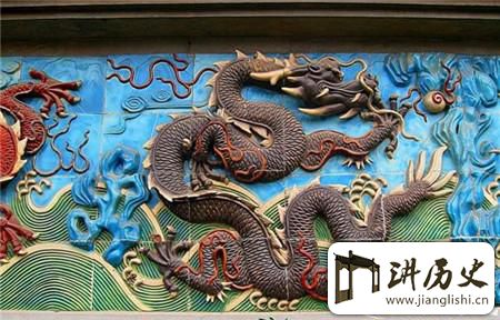 <rb>九</rb><rt>jiǔ</rt><rb>龙</rb><rt>lóng</rt><rb>壁</rb><rt>bì</rt><rb>重</rb><rt>zhòng</rt><rb>达</rb><rt>dá</rt>300<rb>吨</rb><rt>dūn</rt><rb>它</rb><rt>tā</rt><rb>是</rb><rt>shì</rt><rb>如</rb><rt>rú</rt><rb>何</rb><rt>hé</rt><rb>运</rb><rt>yùn</rt><rb>到</rb><rt>dào</rt><rb>紫</rb><rt>zǐ</rt><rb>禁</rb><rt>jìn</rt><rb>城</rb><rt>chéng</rt><rb>的</rb><rt>de</rt>?