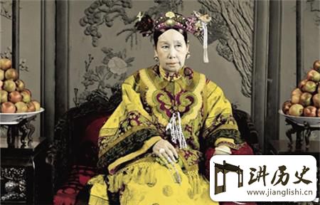 <rb>慈</rb><rt>cí</rt><rb>禧</rb><rt>xǐ</rt><rb>断</rb><rt>duàn</rt><rb>子</rb><rt>zǐ</rt><rb>绝</rb><rt>jué</rt><rb>孙</rb><rt>sūn</rt><rb>之</rb><rt>zhī</rt><rb>谜</rb><rt>mí</rt><rb>唯</rb><rt>wéi</rt><rb>一</rb><rt>yī</rt><rb>的</rb><rt>de</rt><rb>儿</rb><rt>ér</rt><rb>子</rb><rt>zǐ</rt><rb>竟</rb><rt>jìng</rt><rb>得</rb><rt>dé</rt><rb>怪</rb><rt>guài</rt><rb>病</rb><rt>bìng</rt><rb>去</rb><rt>qù</rt><rb>世</rb><rt>shì</rt>
