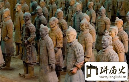 <rb>兵</rb><rt>bīng</rt><rb>马</rb><rt>mǎ</rt><rb>俑</rb><rt>yǒng</rt><rb>未</rb><rt>wèi</rt><rb>解</rb><rt>jiě</rt><rb>之</rb><rt>zhī</rt><rb>谜</rb><rt>mí</rt><rb>为</rb><rt>wéi</rt><rb>什</rb><rt>shí</rt><rb>么</rb><rt>me</rt><rb>会</rb><rt>huì</rt><rb>有</rb><rt>yǒu</rt><rb>兵</rb><rt>bīng</rt><rb>马</rb><rt>mǎ</rt><rb>俑</rb><rt>yǒng</rt><rb>的</rb><rt>de</rt><rb>存</rb><rt>cún</rt><rb>在</rb><rt>zài</rt>?
