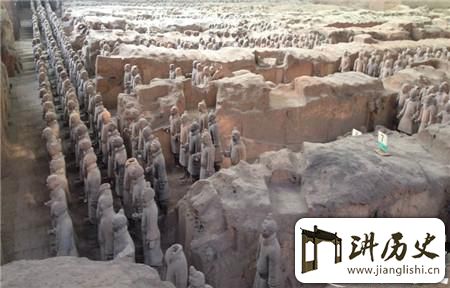 <rb>千</rb><rt>qiān</rt><rb>人</rb><rt>rén</rt><rb>千</rb><rt>qiān</rt><rb>面</rb><rt>miàn</rt><rb>的</rb><rt>de</rt><rb>兵</rb><rt>bīng</rt><rb>马</rb><rt>mǎ</rt><rb>俑</rb><rt>yǒng</rt><rb>是</rb><rt>shì</rt><rb>怎</rb><rt>zěn</rt><rb>么</rb><rt>me</rt><rb>做</rb><rt>zuò</rt><rb>出</rb><rt>chū</rt><rb>来</rb><rt>lái</rt><rb>的</rb><rt>de</rt>?<rb>工</rb><rt>gōng</rt><rb>艺</rb><rt>yì</rt><rb>复</rb><rt>fù</rt><rb>杂</rb><rt>zá</rt>