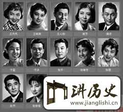 <rb>历</rb><rt>lì</rt><rb>史</rb><rt>shǐ</rt><rb>上</rb><rt>shàng</rt><rb>的</rb><rt>de</rt><rb>今</rb><rt>jīn</rt><rb>日</rb><rt>rì</rt><rb>头</rb><rt>tóu</rt><rb>条</rb><rt>tiáo</rt>:<rb>周</rb><rt>zhōu</rt><rb>恩</rb><rt>ēn</rt><rb>来</rb><rt>lái</rt><rb>总</rb><rt>zǒng</rt><rb>理</rb><rt>lǐ</rt><rb>亲</rb><rt>qīn</rt><rb>评</rb><rt>píng</rt><rb>的</rb><rt>de</rt><rb>新</rb><rt>xīn</rt><rb>中</rb><rt>zhōng</rt><rb>国</rb><rt>guó</rt>22<rb>大</rb><rt>dà</rt><rb>影</rb><rt>yǐng</rt><rb>星</rb><rt>xīng</rt><rb>你</rb><rt>nǐ</rt><rb>知</rb><rt>zhī</rt><rb>道</rb><rt>dào</rt><rb>几</rb><rt>jǐ</rt><rb>个</rb><rt>gè</rt>