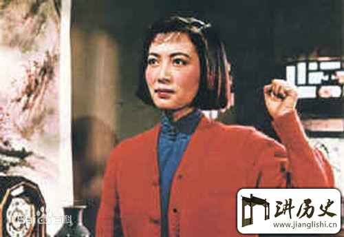 <rb>历</rb><rt>lì</rt><rb>史</rb><rt>shǐ</rt><rb>上</rb><rt>shàng</rt><rb>的</rb><rt>de</rt><rb>今</rb><rt>jīn</rt><rb>日</rb><rt>rì</rt><rb>头</rb><rt>tóu</rt><rb>条</rb><rt>tiáo</rt>:<rb>周</rb><rt>zhōu</rt><rb>恩</rb><rt>ēn</rt><rb>来</rb><rt>lái</rt><rb>总</rb><rt>zǒng</rt><rb>理</rb><rt>lǐ</rt><rb>亲</rb><rt>qīn</rt><rb>评</rb><rt>píng</rt><rb>的</rb><rt>de</rt><rb>新</rb><rt>xīn</rt><rb>中</rb><rt>zhōng</rt><rb>国</rb><rt>guó</rt>22<rb>大</rb><rt>dà</rt><rb>影</rb><rt>yǐng</rt><rb>星</rb><rt>xīng</rt><rb>你</rb><rt>nǐ</rt><rb>知</rb><rt>zhī</rt><rb>道</rb><rt>dào</rt><rb>几</rb><rt>jǐ</rt><rb>个</rb><rt>gè</rt>