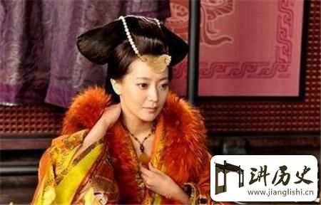<rb>她</rb><rt>tā</rt><rb>怕</rb><rt>pà</rt><rb>是</rb><rt>shì</rt><rb>史</rb><rt>shǐ</rt><rb>上</rb><rt>shàng</rt><rb>杀</rb><rt>shā</rt><rb>伤</rb><rt>shāng</rt><rb>力</rb><rt>lì</rt><rb>最</rb><rt>zuì</rt><rb>强</rb><rt>qiáng</rt><rb>的</rb><rt>de</rt><rb>美</rb><rt>měi</rt><rb>女</rb><rt>nǚ</rt><rb>九</rb><rt>jiǔ</rt><rb>个</rb><rt>gè</rt><rb>男</rb><rt>nán</rt><rb>人</rb><rt>rén</rt><rb>因</rb><rt>yīn</rt><rb>她</rb><rt>tā</rt><rb>而</rb><rt>ér</rt><rb>死</rb><rt>sǐ</rt>