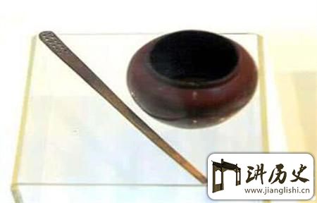 <rb>古</rb><rt>gǔ</rt><rb>代</rb><rt>dài</rt><rb>人</rb><rt>rén</rt><rb>用</rb><rt>yòng</rt><rb>牙</rb><rt>yá</rt><rb>刷</rb><rt>shuā</rt><rb>吗</rb><rt>ma</rt>?<rb>人</rb><rt>rén</rt><rb>类</rb><rt>lèi</rt><rb>什</rb><rt>shí</rt><rb>么</rb><rt>me</rt><rb>时</rb><rt>shí</rt><rb>候</rb><rt>hòu</rt><rb>开</rb><rt>kāi</rt><rb>始</rb><rt>shǐ</rt><rb>用</rb><rt>yòng</rt><rb>牙</rb><rt>yá</rt><rb>膏</rb><rt>gāo</rt><rb>刷</rb><rt>shuā</rt><rb>牙</rb><rt>yá</rt>