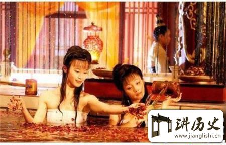 <rb>谁</rb><rt>shuí</rt><rb>说</rb><rt>shuō</rt><rb>古</rb><rt>gǔ</rt><rb>人</rb><rt>rén</rt><rb>不</rb><rt>bú</rt><rb>喜</rb><rt>xǐ</rt><rb>欢</rb><rt>huān</rt><rb>洗</rb><rt>xǐ</rt><rb>澡</rb><rt>zǎo</rt><rb>呢</rb><rt>ne</rt>?<rb>宋</rb><rt>sòng</rt><rb>朝</rb><rt>cháo</rt><rb>人</rb><rt>rén</rt><rb>就</rb><rt>jiù</rt><rb>很</rb><rt>hěn</rt><rb>享</rb><rt>xiǎng</rt><rb>受</rb><rt>shòu</rt><rb>沐</rb><rt>mù</rt><rb>浴</rb><rt>yù</rt>