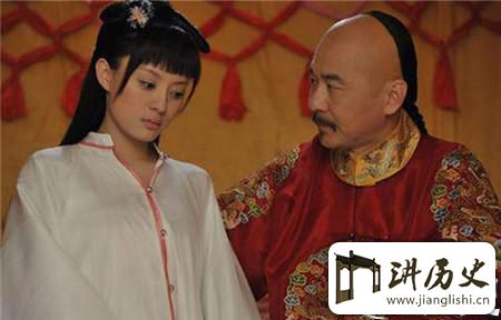 <rb>清</rb><rt>qīng</rt><rb>朝</rb><rt>cháo</rt><rb>妃</rb><rt>fēi</rt><rb>子</rb><rt>zǐ</rt><rb>为</rb><rt>wéi</rt><rb>什</rb><rt>shí</rt><rb>么</rb><rt>me</rt><rb>都</rb><rt>dōu</rt><rb>那</rb><rt>nà</rt><rb>么</rb><rt>me</rt><rb>丑</rb><rt>chǒu</rt>?<rb>皇</rb><rt>huáng</rt><rb>帝</rb><rt>dì</rt><rb>心</rb><rt>xīn</rt><rb>里</rb><rt>lǐ</rt><rb>其</rb><rt>qí</rt><rb>实</rb><rt>shí</rt><rb>很</rb><rt>hěn</rt><rb>苦</rb><rt>kǔ</rt>