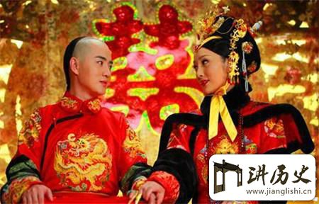 <rb>皇</rb><rt>huáng</rt><rb>帝</rb><rt>dì</rt><rb>为</rb><rt>wéi</rt><rb>何</rb><rt>hé</rt><rb>一</rb><rt>yī</rt><rb>个</rb><rt>gè</rt><rb>比</rb><rt>bǐ</rt><rb>一</rb><rt>yī</rt><rb>个</rb><rt>gè</rt><rb>短</rb><rt>duǎn</rt><rb>命</rb><rt>mìng</rt>?<rb>美</rb><rt>měi</rt><rb>女</rb><rt>nǚ</rt><rb>只</rb><rt>zhī</rt><rb>是</rb><rt>shì</rt><rb>背</rb><rt>bèi</rt><rb>黑</rb><rt>hēi</rt><rb>锅</rb><rt>guō</rt><rb>的</rb><rt>de</rt>