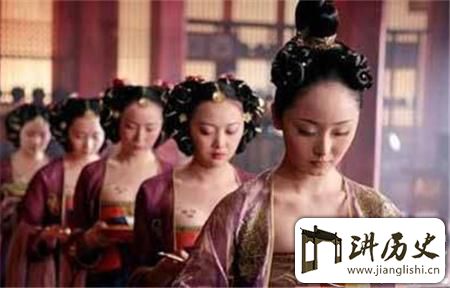 <rb>皇</rb><rt>huáng</rt><rb>帝</rb><rt>dì</rt><rb>拥</rb><rt>yōng</rt><rb>三</rb><rt>sān</rt><rb>宫</rb><rt>gōng</rt><rb>六</rb><rt>liù</rt><rb>院</rb><rt>yuàn</rt><rb>选</rb><rt>xuǎn</rt><rb>妃</rb><rt>fēi</rt><rb>的</rb><rt>de</rt><rb>标</rb><rt>biāo</rt><rb>准</rb><rt>zhǔn</rt><rb>会</rb><rt>huì</rt><rb>不</rb><rt>bú</rt><rb>会</rb><rt>huì</rt><rb>相</rb><rt>xiàng</rt><rb>当</rb><rt>dāng</rt><rb>严</rb><rt>yán</rt><rb>格</rb><rt>gé</rt>?