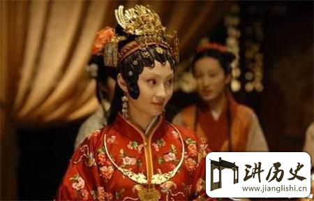 <rb>泼</rb><rt>pō</rt><rb>辣</rb><rt>là</rt><rb>凶</rb><rt>xiōng</rt><rb>狠</rb><rt>hěn</rt><rb>的</rb><rt>de</rt><rb>王</rb><rt>wáng</rt><rb>熙</rb><rt>xī</rt><rb>凤</rb><rt>fèng</rt><rb>为</rb><rt>wéi</rt><rb>什</rb><rt>shí</rt><rb>么</rb><rt>me</rt><rb>容</rb><rt>róng</rt><rb>忍</rb><rt>rěn</rt><rb>让</rb><rt>ràng</rt><rb>平</rb><rt>píng</rt><rb>儿</rb><rt>ér</rt><rb>做</rb><rt>zuò</rt><rb>小</rb><rt>xiǎo</rt><rb>三</rb><rt>sān</rt>?