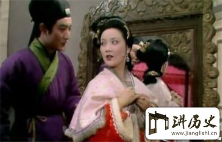 <rb>泼</rb><rt>pō</rt><rb>辣</rb><rt>là</rt><rb>凶</rb><rt>xiōng</rt><rb>狠</rb><rt>hěn</rt><rb>的</rb><rt>de</rt><rb>王</rb><rt>wáng</rt><rb>熙</rb><rt>xī</rt><rb>凤</rb><rt>fèng</rt><rb>为</rb><rt>wéi</rt><rb>什</rb><rt>shí</rt><rb>么</rb><rt>me</rt><rb>容</rb><rt>róng</rt><rb>忍</rb><rt>rěn</rt><rb>让</rb><rt>ràng</rt><rb>平</rb><rt>píng</rt><rb>儿</rb><rt>ér</rt><rb>做</rb><rt>zuò</rt><rb>小</rb><rt>xiǎo</rt><rb>三</rb><rt>sān</rt>?