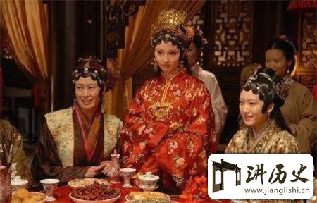<rb>泼</rb><rt>pō</rt><rb>辣</rb><rt>là</rt><rb>凶</rb><rt>xiōng</rt><rb>狠</rb><rt>hěn</rt><rb>的</rb><rt>de</rt><rb>王</rb><rt>wáng</rt><rb>熙</rb><rt>xī</rt><rb>凤</rb><rt>fèng</rt><rb>为</rb><rt>wéi</rt><rb>什</rb><rt>shí</rt><rb>么</rb><rt>me</rt><rb>容</rb><rt>róng</rt><rb>忍</rb><rt>rěn</rt><rb>让</rb><rt>ràng</rt><rb>平</rb><rt>píng</rt><rb>儿</rb><rt>ér</rt><rb>做</rb><rt>zuò</rt><rb>小</rb><rt>xiǎo</rt><rb>三</rb><rt>sān</rt>?