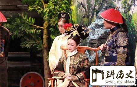 <rb>慈</rb><rt>cí</rt><rb>禧</rb><rt>xǐ</rt><rb>日</rb><rt>rì</rt><rb>常</rb><rt>cháng</rt><rb>生</rb><rt>shēng</rt><rb>活</rb><rt>huó</rt><rb>中</rb><rt>zhōng</rt><rb>的</rb><rt>de</rt><rb>嗜</rb><rt>shì</rt><rb>好</rb><rt>hǎo</rt>:<rb>身</rb><rt>shēn</rt><rb>材</rb><rt>cái</rt><rb>娇</rb><rt>jiāo</rt><rb>小</rb><rt>xiǎo</rt><rb>爱</rb><rt>ài</rt><rb>穿</rb><rt>chuān</rt><rb>高</rb><rt>gāo</rt><rb>跟</rb><rt>gēn</rt><rb>鞋</rb><rt>xié</rt>