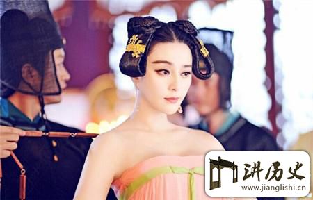<rb>历</rb><rt>lì</rt><rb>史</rb><rt>shǐ</rt><rb>上</rb><rt>shàng</rt><rb>让</rb><rt>ràng</rt><rb>武</rb><rt>wǔ</rt><rb>则</rb><rt>zé</rt><rb>天</rb><rt>tiān</rt><rb>品</rb><rt>pǐn</rt><rb>尝</rb><rt>cháng</rt><rb>到</rb><rt>dào</rt><rb>情</rb><rt>qíng</rt><rb>场</rb><rt>chǎng</rt><rb>失</rb><rt>shī</rt><rb>意</rb><rt>yì</rt><rb>的</rb><rt>de</rt><rb>美</rb><rt>měi</rt><rb>女</rb><rt>nǚ</rt><rb>是</rb><rt>shì</rt><rb>谁</rb><rt>shuí</rt>?