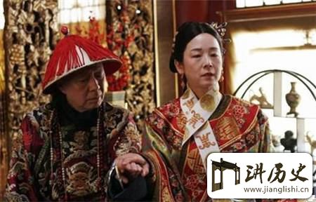 <rb>慈</rb><rt>cí</rt><rb>禧</rb><rt>xǐ</rt><rb>生</rb><rt>shēng</rt><rb>日</rb><rt>rì</rt><rb>放</rb><rt>fàng</rt><rb>生</rb><rt>shēng</rt><rb>鸟</rb><rt>niǎo</rt><rb>不</rb><rt>bú</rt><rb>飞</rb><rt>fēi</rt><rb>揭</rb><rt>jiē</rt><rb>秘</rb><rt>mì</rt><rb>李</rb><rt>lǐ</rt><rb>莲</rb><rt>lián</rt><rb>英</rb><rt>yīng</rt><rb>如</rb><rt>rú</rt><rb>何</rb><rt>hé</rt><rb>化</rb><rt>huà</rt><rb>解</rb><rt>jiě</rt><rb>危</rb><rt>wēi</rt><rb>机</rb><rt>jī</rt>