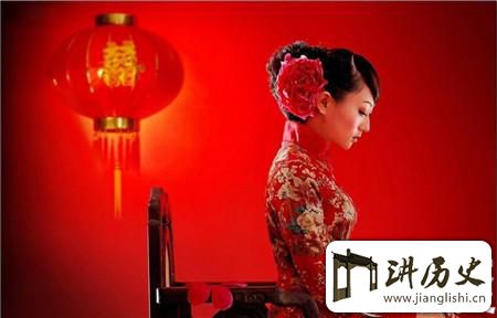 <rb>毁</rb><rt>huǐ</rt><rb>三</rb><rt>sān</rt><rb>观</rb><rt>guān</rt>!<rb>古</rb><rt>gǔ</rt><rb>代</rb><rt>dài</rt><rb>夫</rb><rt>fū</rt><rb>妻</rb><rt>qī</rt><rb>同</rb><rt>tóng</rt><rb>房</rb><rt>fáng</rt><rb>时</rb><rt>shí</rt><rb>小</rb><rt>xiǎo</rt><rb>妾</rb><rt>qiè</rt><rb>必</rb><rt>bì</rt><rb>须</rb><rt>xū</rt><rb>守</rb><rt>shǒu</rt><rb>在</rb><rt>zài</rt><rb>旁</rb><rt>páng</rt><rb>边</rb><rt>biān</rt>?