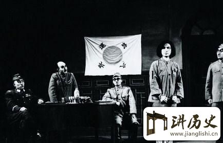<rb>女</rb><rt>nǚ</rt><rb>英</rb><rt>yīng</rt><rb>雄</rb><rt>xióng</rt><rb>赵</rb><rt>zhào</rt><rb>一</rb><rt>yī</rt><rb>曼</rb><rt>màn</rt><rb>牺</rb><rt>xī</rt><rb>牲</rb><rt>shēng</rt><rb>前</rb><rt>qián</rt><rb>曾</rb><rt>céng</rt><rb>留</rb><rt>liú</rt><rb>遗</rb><rt>yí</rt><rb>书</rb><rt>shū</rt>21<rb>年</rb><rt>nián</rt><rb>后</rb><rt>hòu</rt><rb>才</rb><rt>cái</rt><rb>被</rb><rt>bèi</rt><rb>发</rb><rt>fā</rt><rb>现</rb><rt>xiàn</rt>